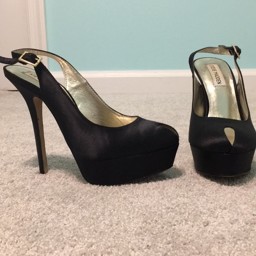 Steve Madden “Laineyy” Satin Slingback